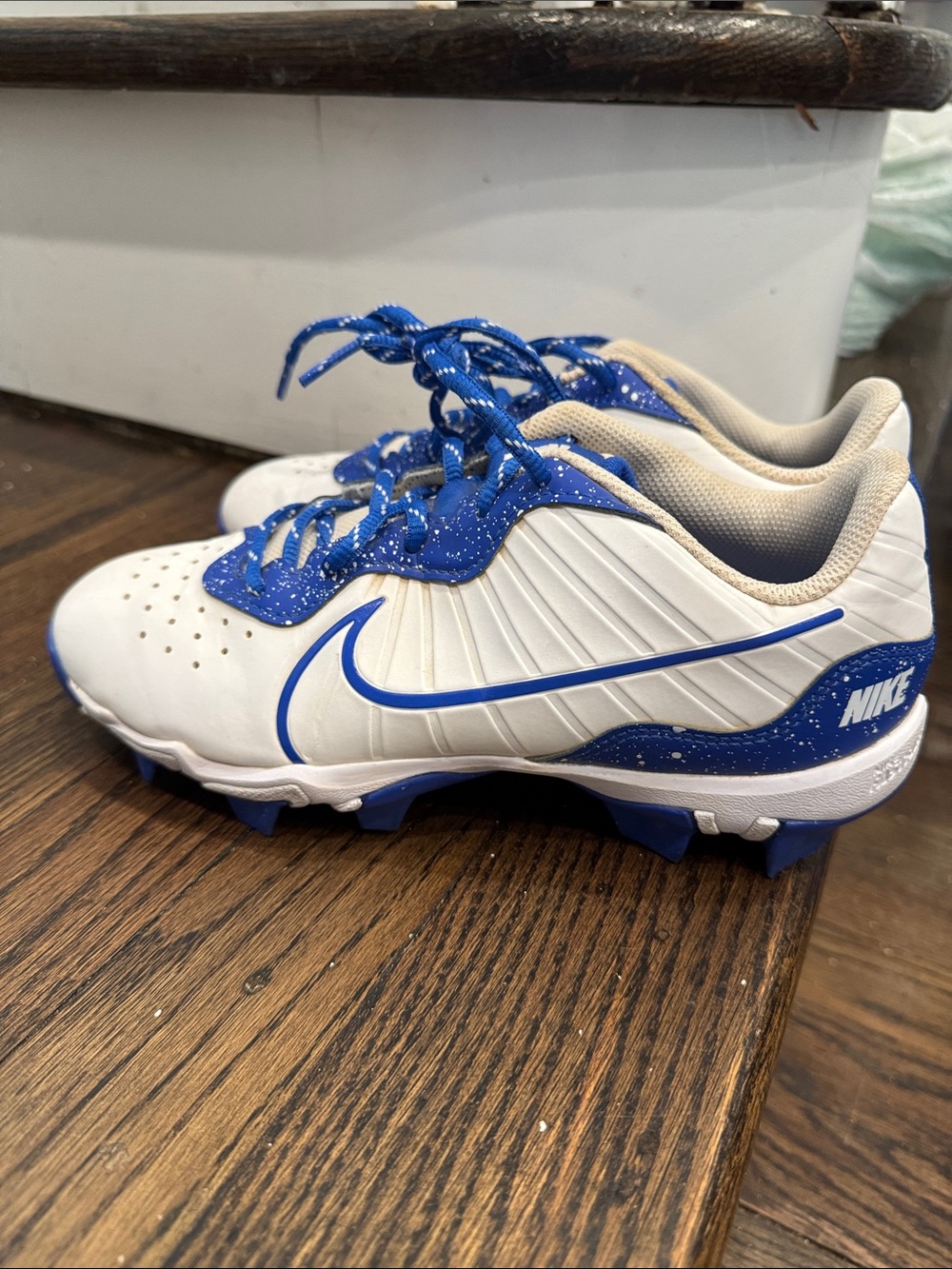 Nike Kids White & Royal Blue Baseball Cleats with Speckled Blue Accents